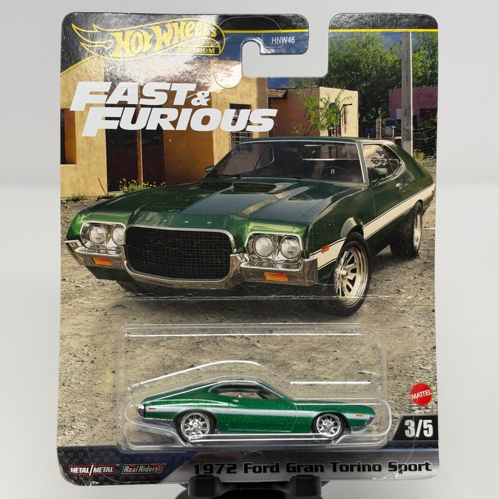 Hot Wheels Premium Fast & Furious 1972 Ford Gran Torino Sport Green HNW46 3/5